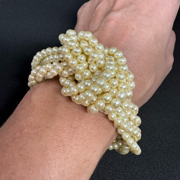 Banana Republic Faux Pearl Knot Bracelet - Picture 3 of 3